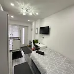 Private Mini Studio Room In Moseley